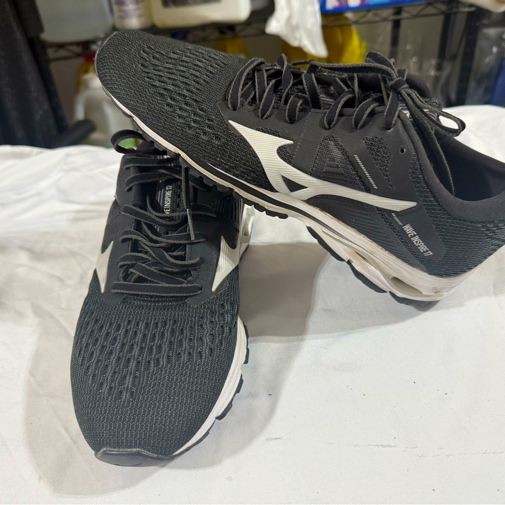 Mizuno Womens Wave Inspire 17 Black Running Shoes Size 6.5 B